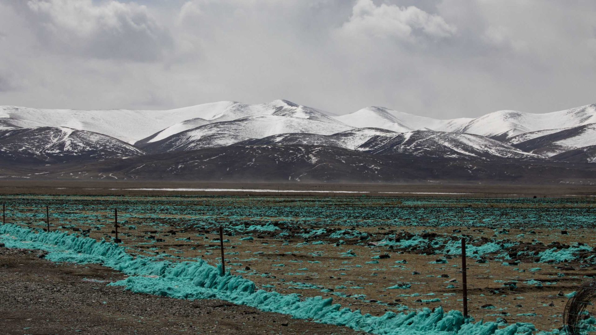 雪山下的垃圾（1）